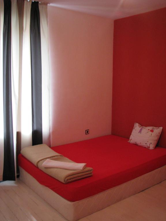 Yha Levitt Smart
